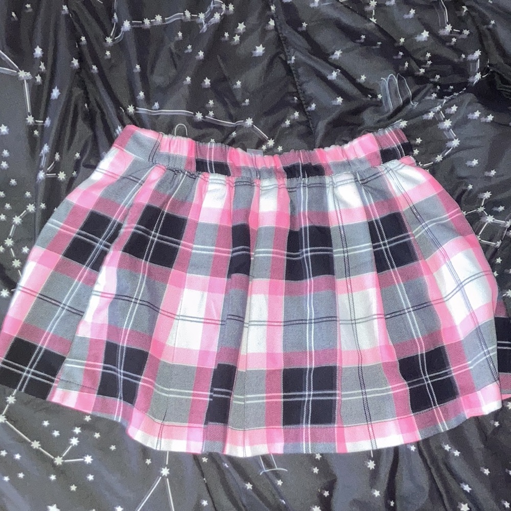 super cute e-girl/emo goth alternative alt skirt with built in shorts!